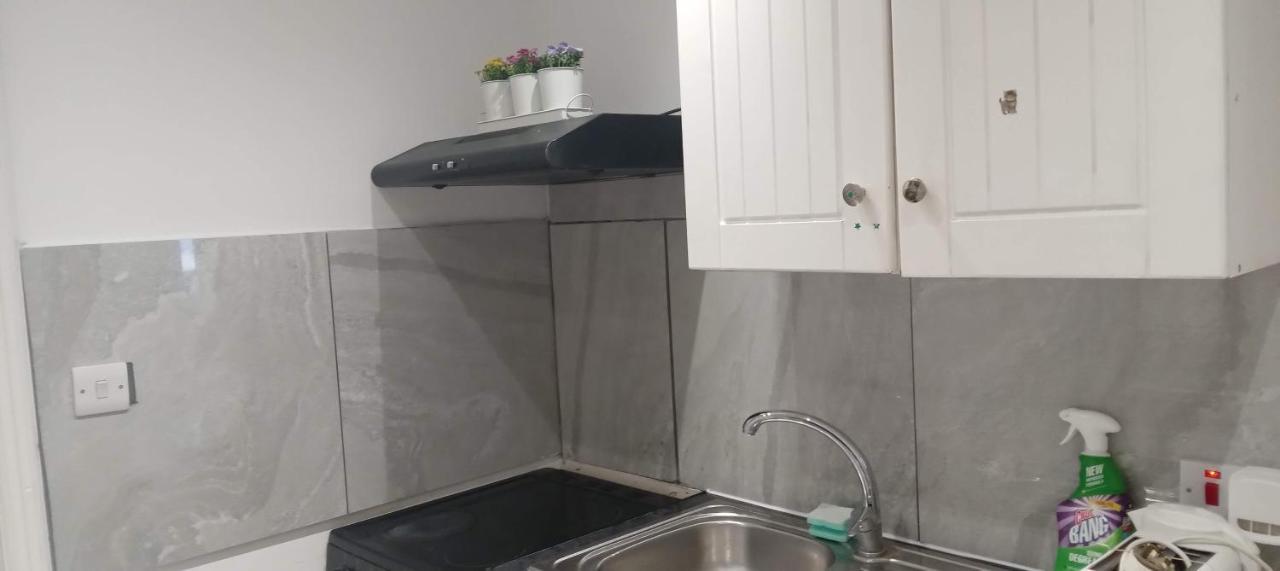 Comfortable Double Room London Exteriör bild